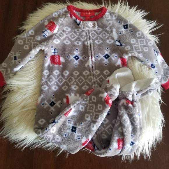 Family Winter Holiday Pajamas 18 Months Zip Up Gray & Red - Picture 2 of 9